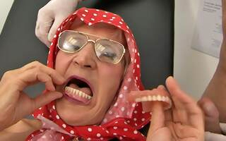 Toothless grandma 70 takes out her dentures in advance sex